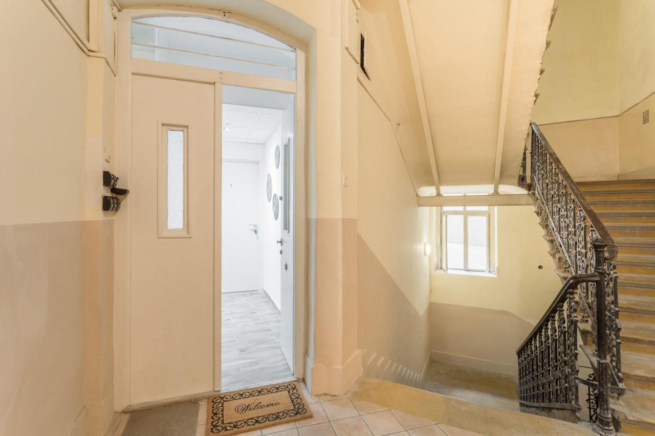 Super Central Super Small Budapest Luaran gambar